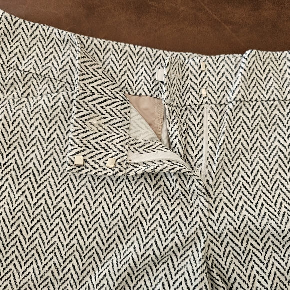 WHBM-Chevron print shorts - Picture 4 of 4